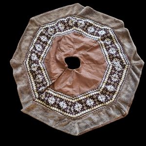Faux Fur Tree Skirt Brown Snowflake Design READ DESCRIPTION